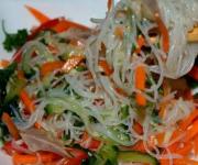 Салат с фунчозой - необычные рецепты вкусной закуски