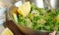 Domates ve konserve bezelye salatası