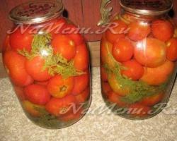 Üstleri havuçlu salamura domates