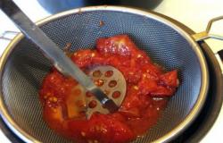 Kendi suyunda domates: kış için tarifler Domates suyunda domates