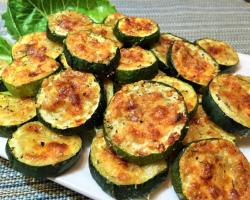 Stuffed zucchini with sausage and melted cheese Recipe for stuffed zucchini with sausage in the oven